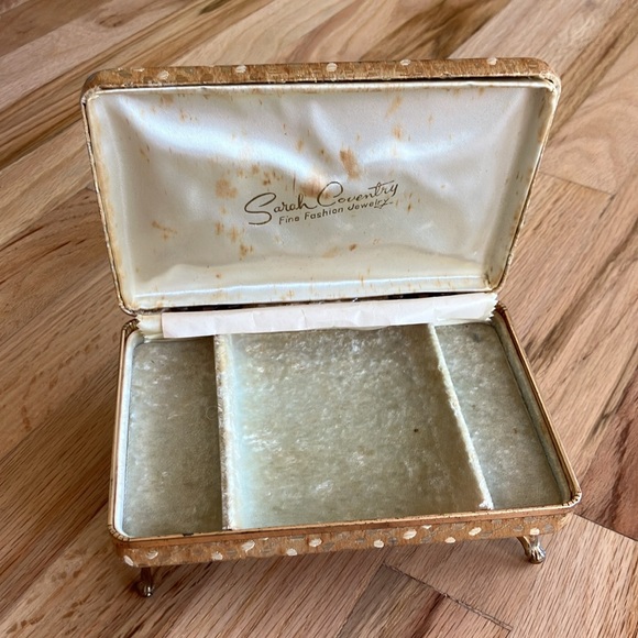 Sarah Coventry Jewelry Box Vintage Gold - Picture 3 of 7